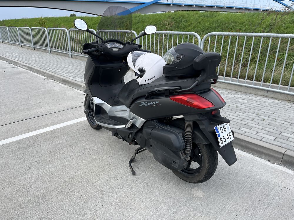 Skuter YAMAHA X-max 125  plus 2 kaski