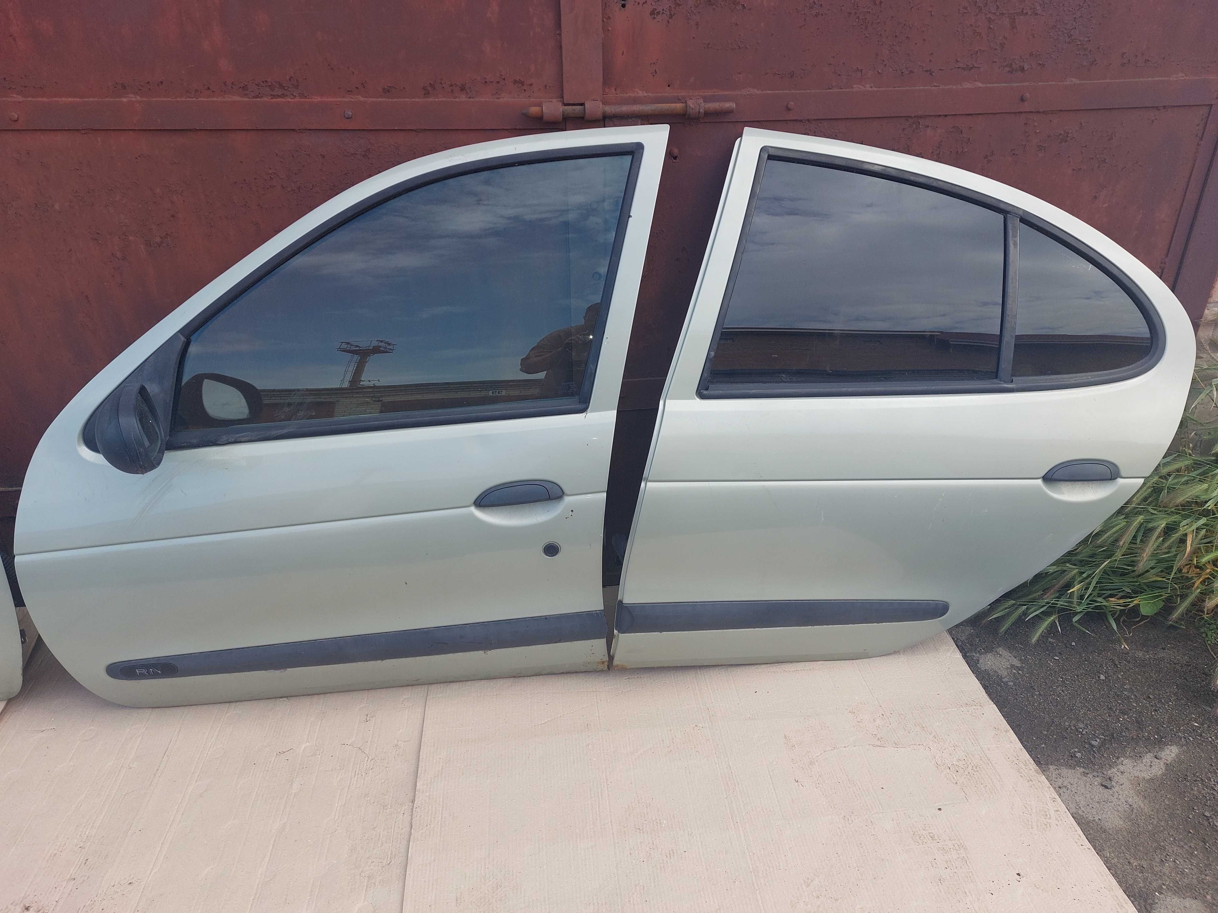 Двері Двери на Renault Megane 1 1999p