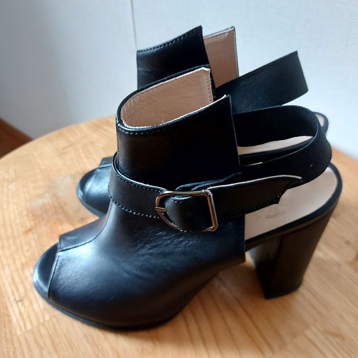 Продам кожаные ботильоны р.36