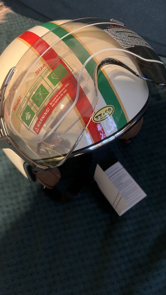 Piękny kask retro,nowy w kartonie.