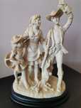 Figura "Myśliwy z rodziną " alabaster - Vintage
