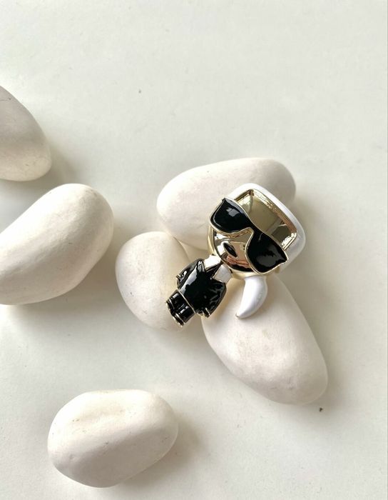 Брошка значок Karl Lagerfeld оригінал