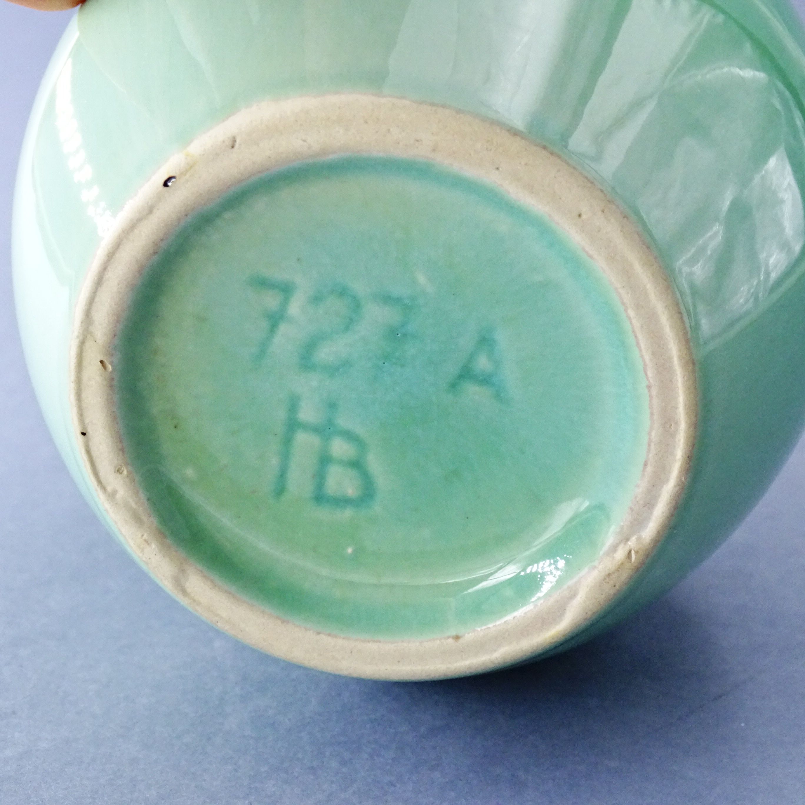 pistacjowy wazon ceramiczny kultowa pracownia hedwig bollhagen