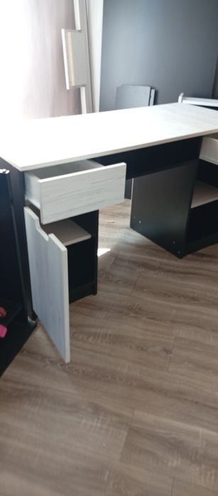 Продам двоярусне дитяче ліжко з письмовим столом. Можна окремо