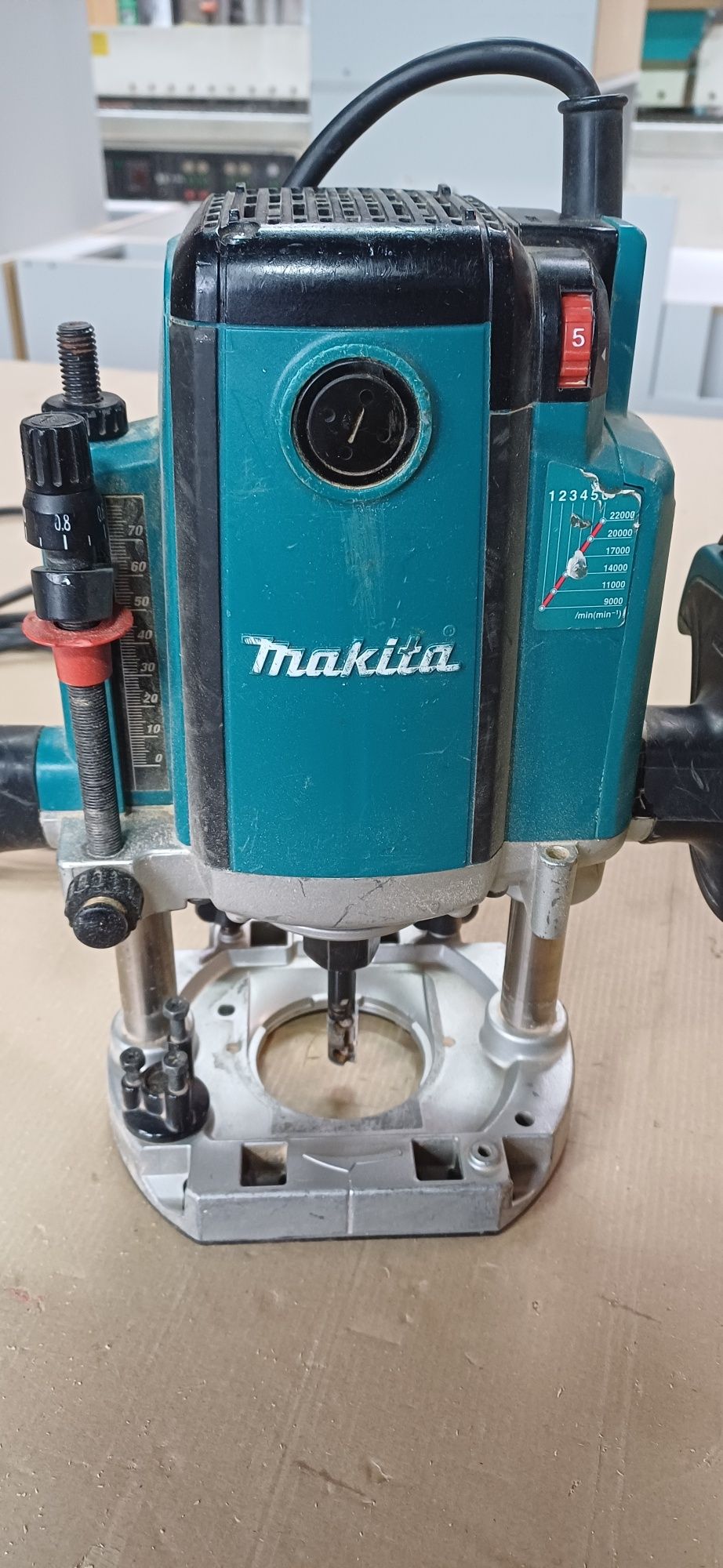 Makita frezarka PR2301FC