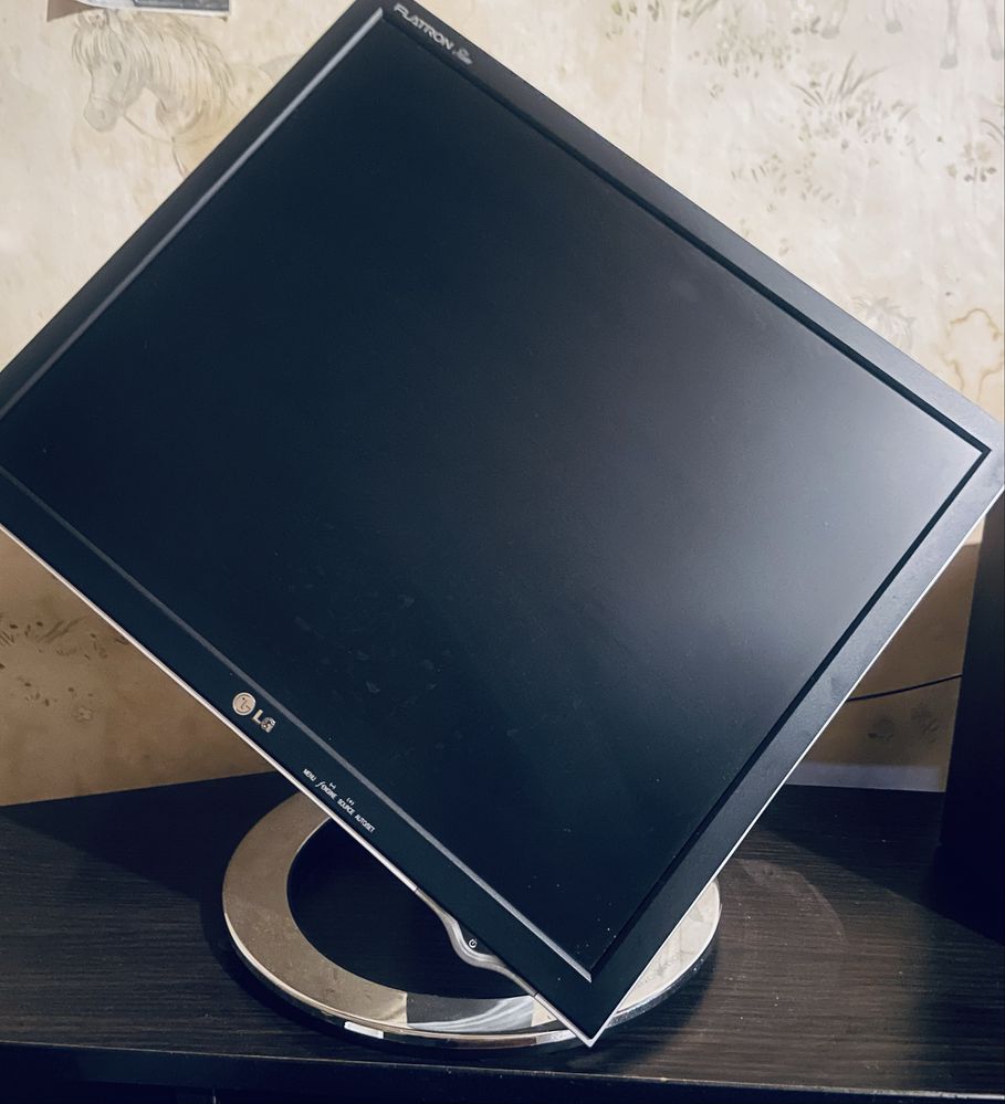 Монитор LG FLATRON Slim L1780Q