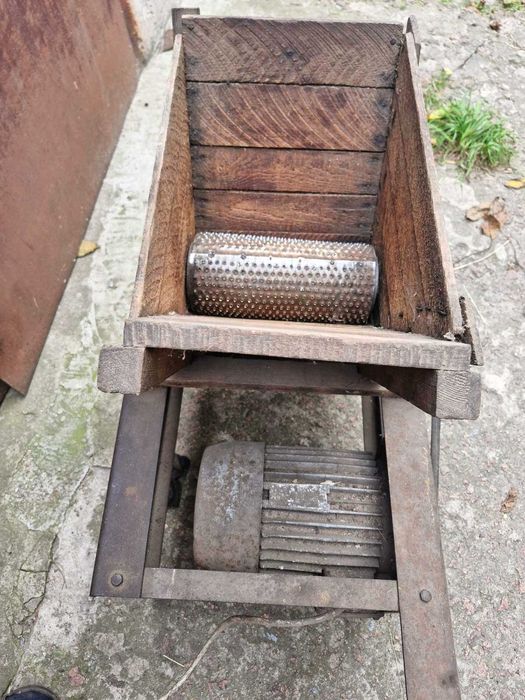 электрическая терка фруктов и овощей. Времен СССР.