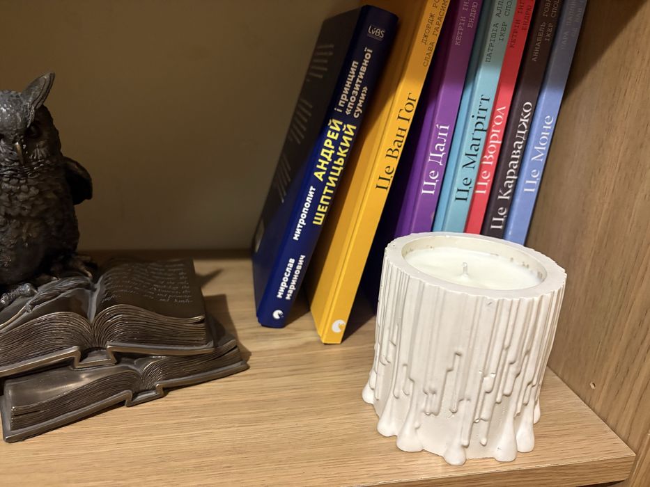 Свічка ароматизована, гіпсова тара. Ручна робота