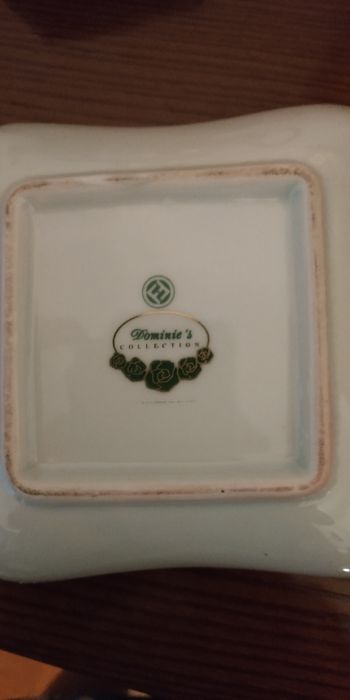 Duas peças de louça de porcelana marca collection Dominie's