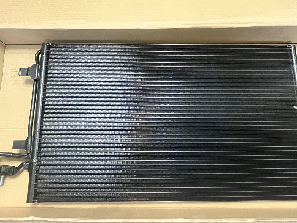 Радіатор кондиціонера THERMOTEC KTT110117 Volvo V50, S40, C30, C70