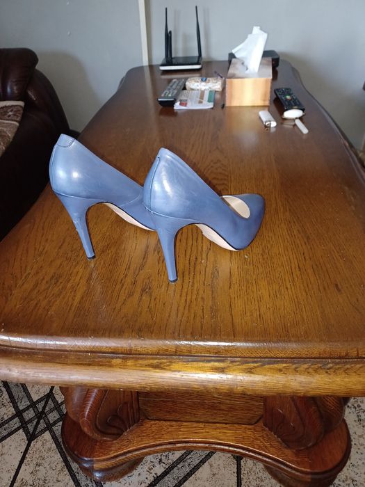 Damskie pantofle na obcasie ,włoskiej firmy Gino Rossi