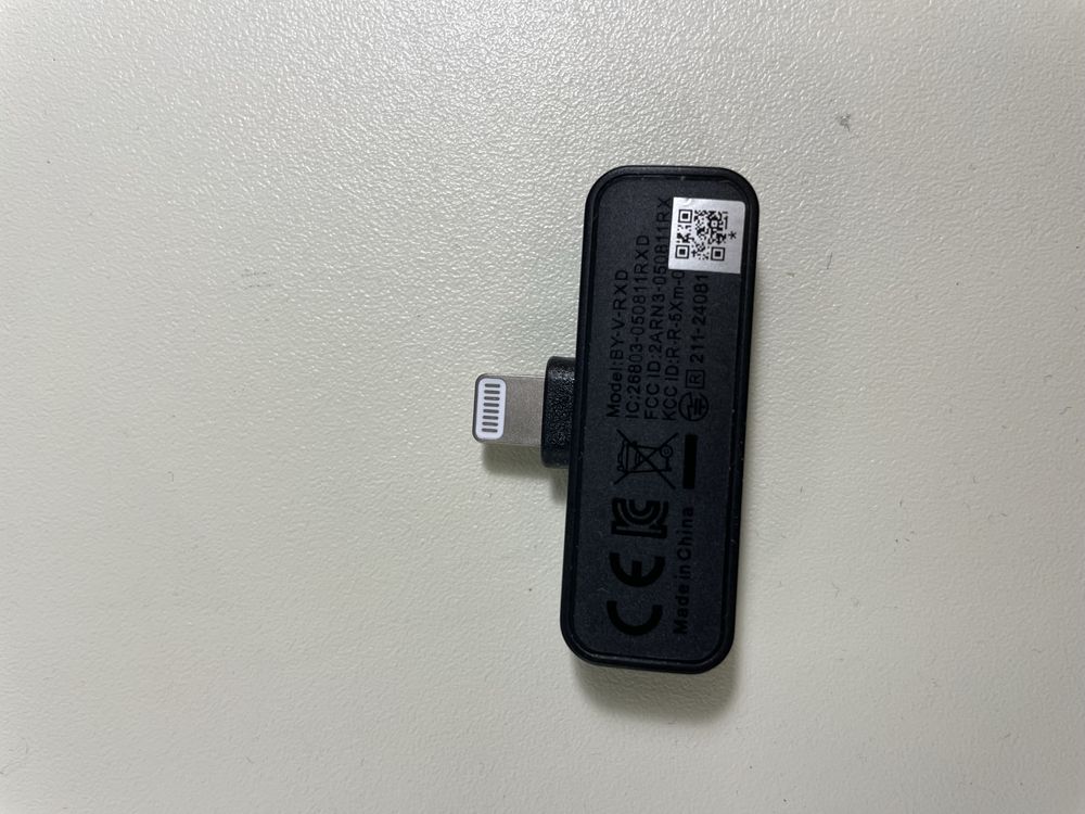 Продам беспроводной микрофон Boya V1 lightning (петличка)