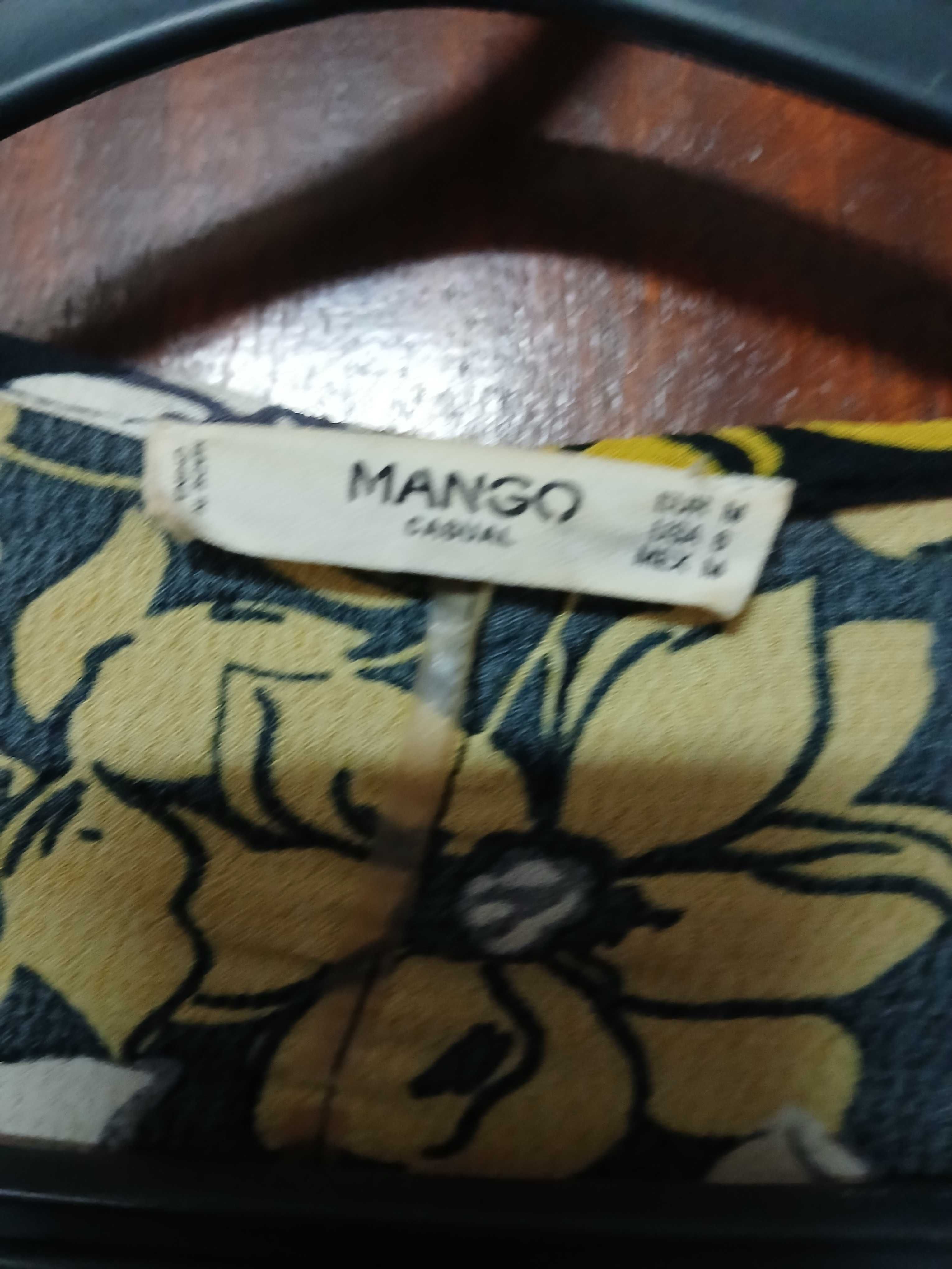 Vestido pelo joelho e com manga comprida, da Mango