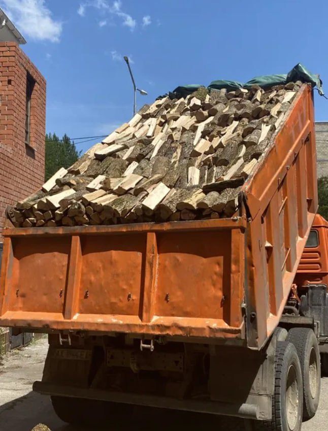 Дрова дубові колоті та метрові безкоштовна доставка по області. 5-35м3