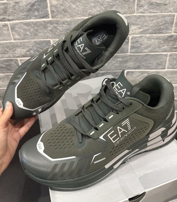 Кросівки чоловічі 46 EA7