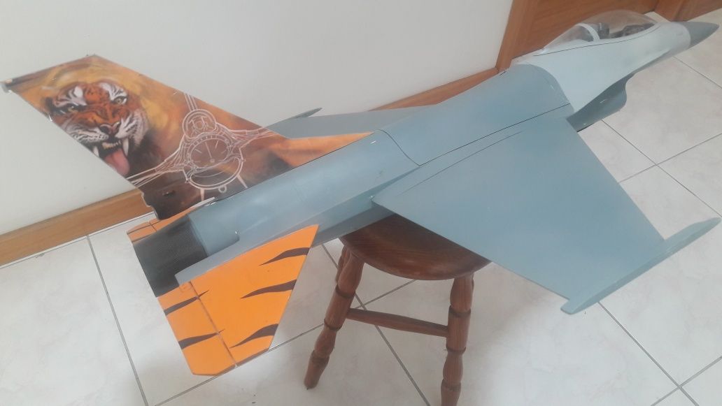 Aeromodelismo RC F16 Falcon EDF