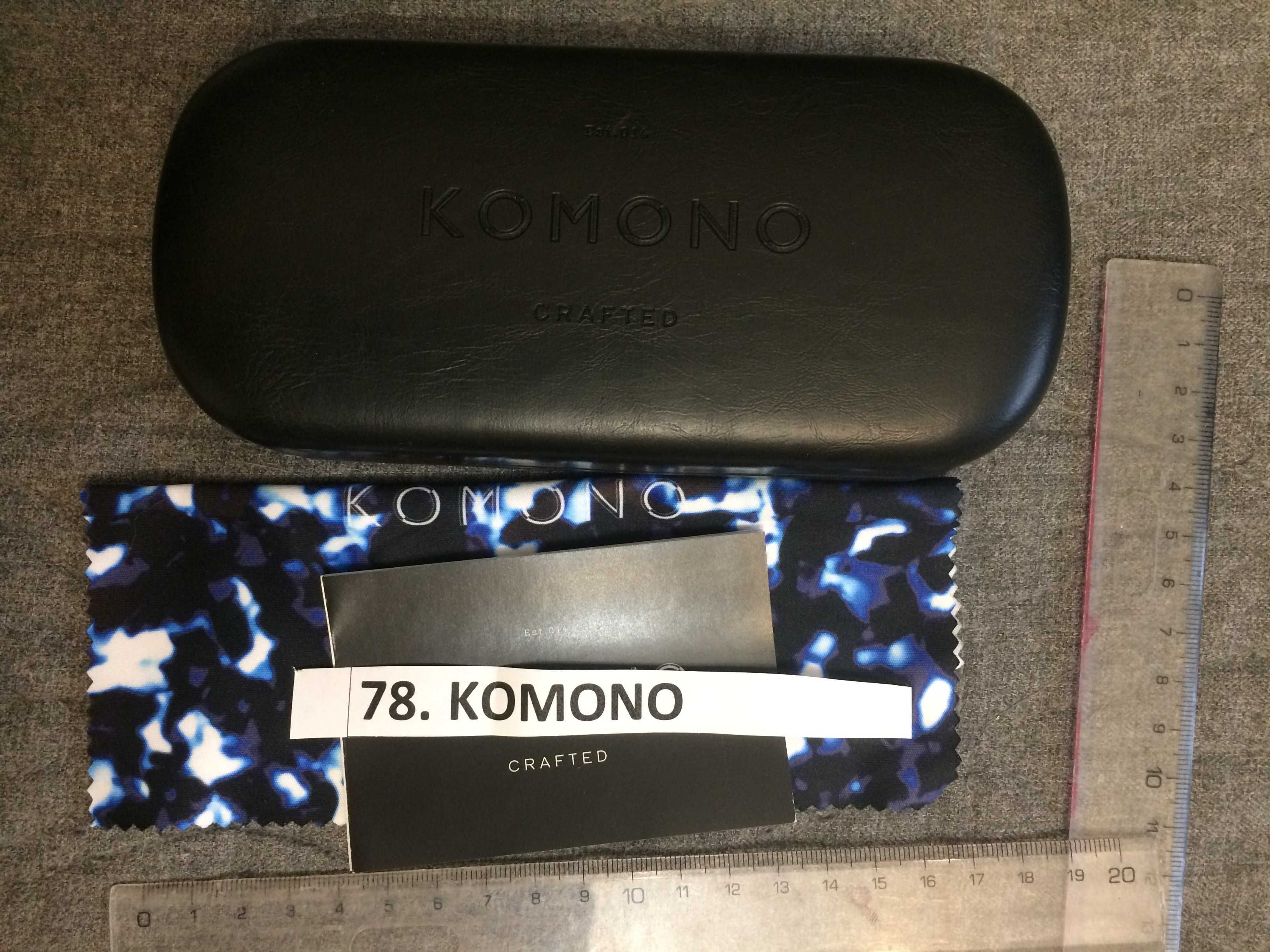 2 x KOMONO nowe twarde i miękkie etui okularowe, chustki, certyfikaty