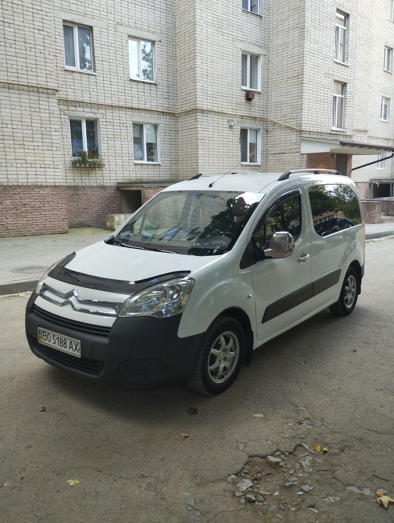Продам авто в гарному стані в рідній фарбі