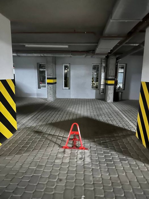 Продам паркомісця