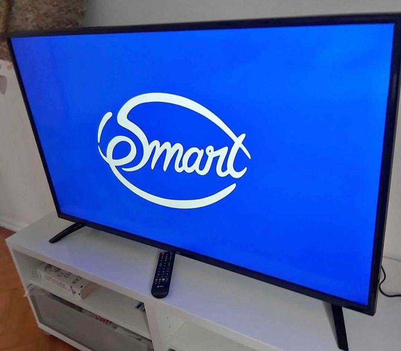 TV 32" Smart com comando