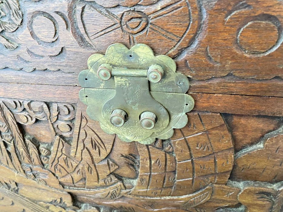 Baú esculpido em madeira: As Tormentas Dos Descobrimentos