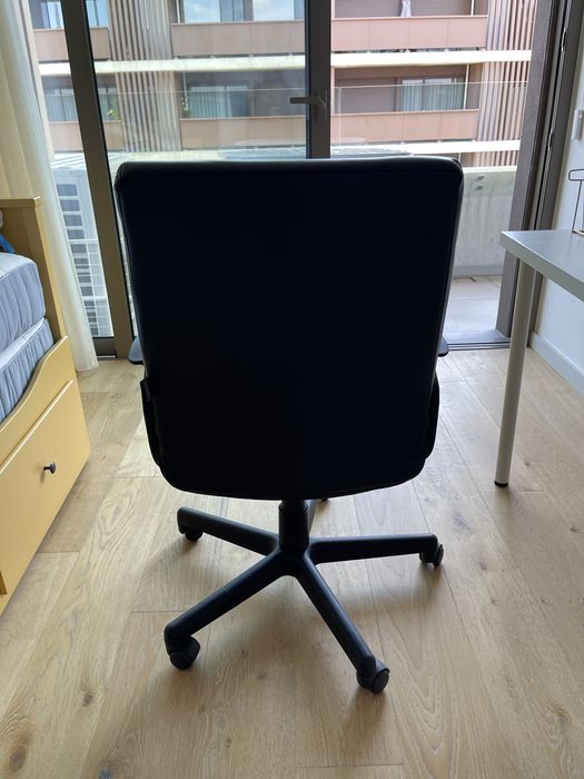 Cadeira de escritório preta da Staples