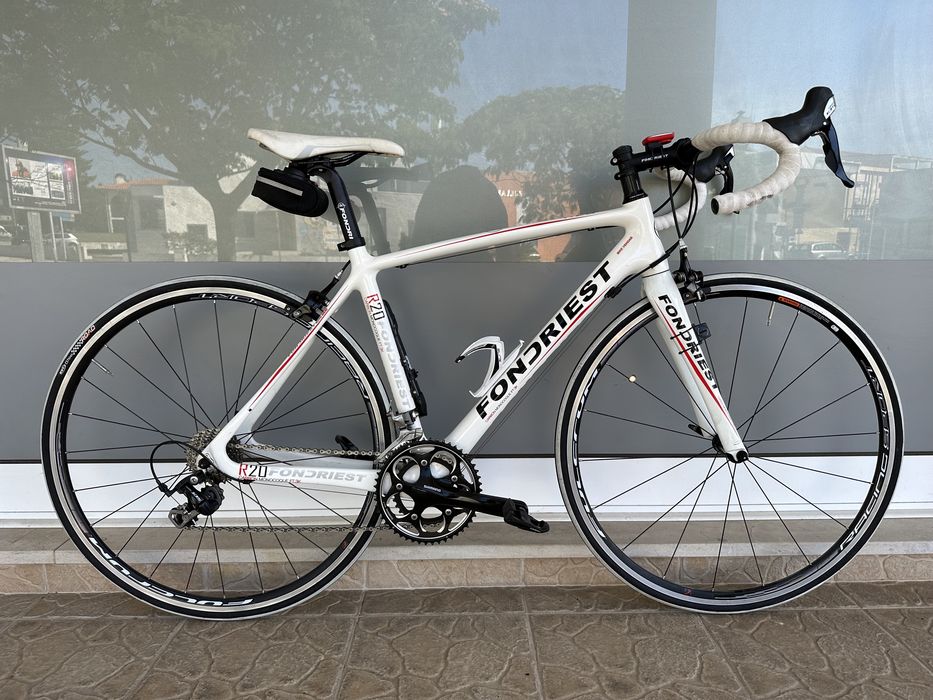 Bicicleta de estrada em carbono - Muitos extras