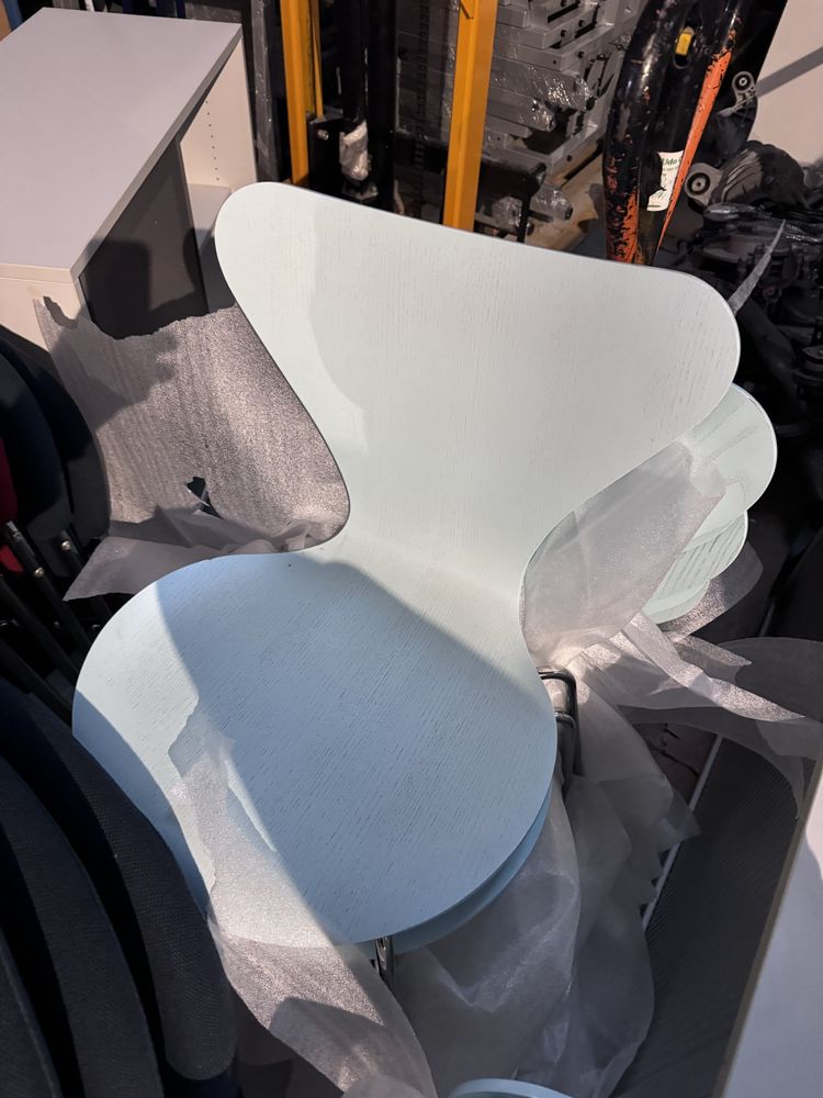 Krzesła Fritz Hansen serie 7 IceBlue