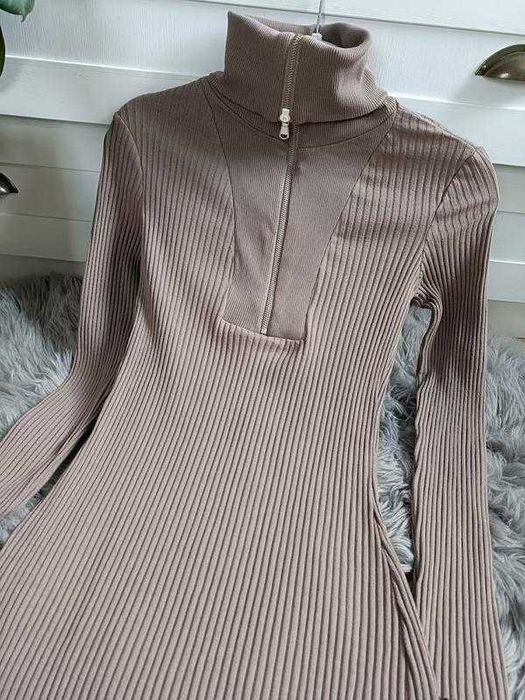 Сукня в рубчик міді із блискавкою від zara, розмір s