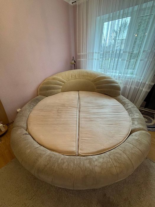 Двоспальне ліжко