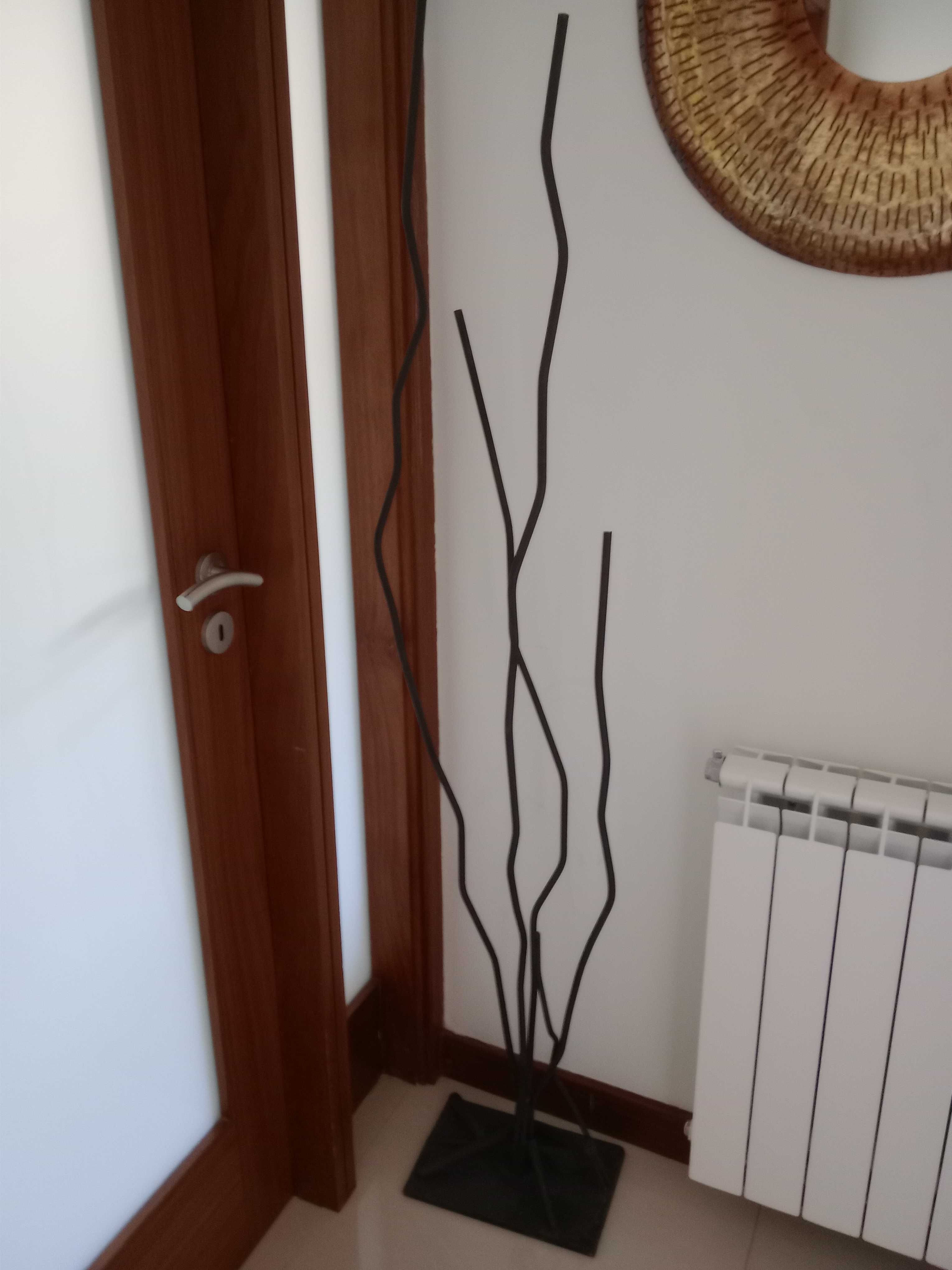 Escultura preta em ferro