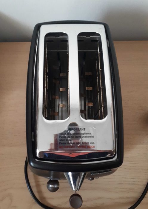 toster Delonghi zapiekacz czarny