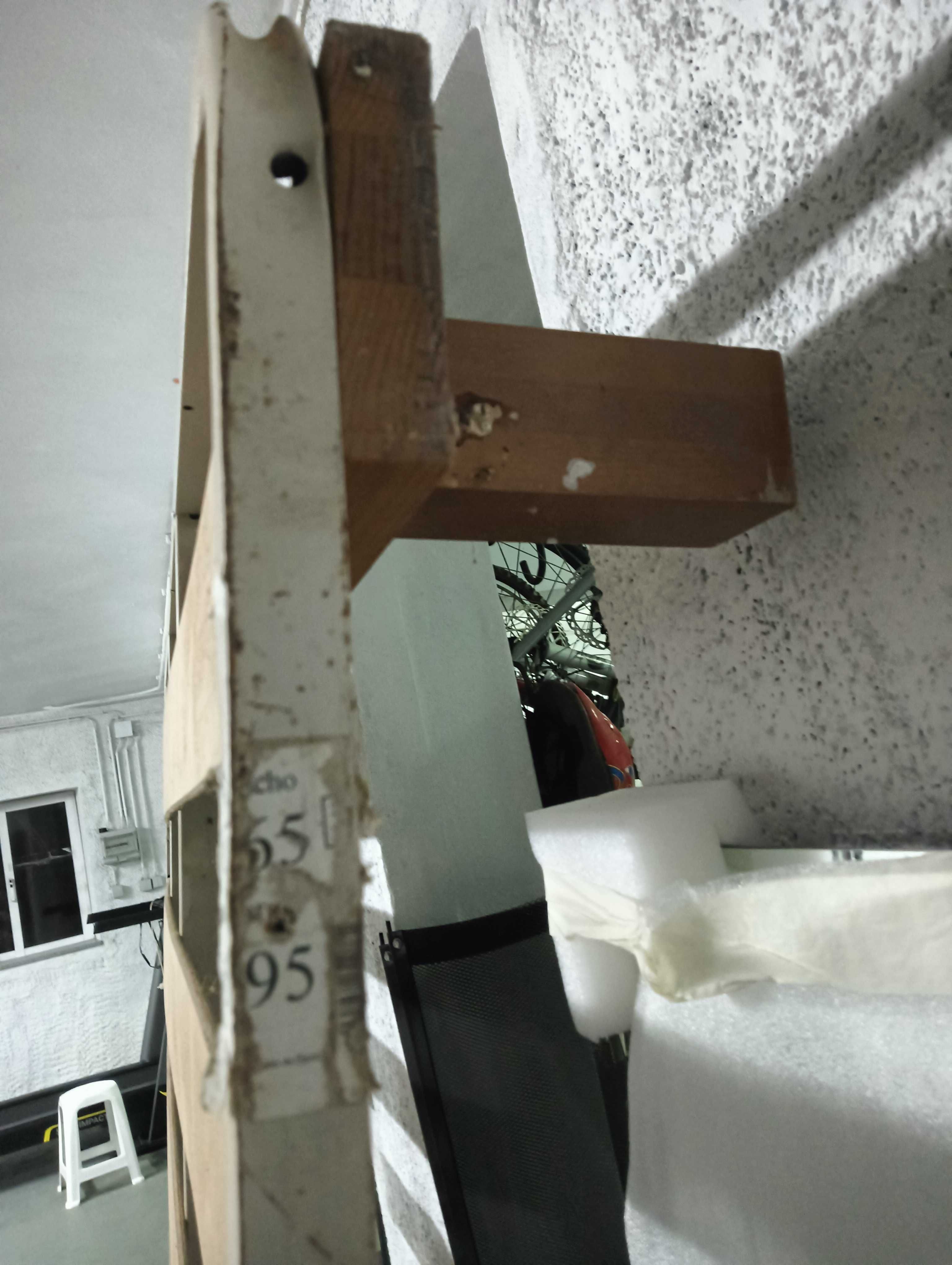 Estrado cama com pés