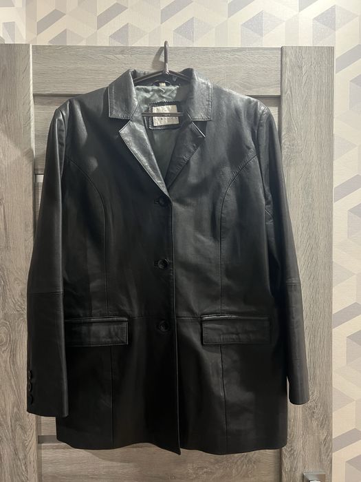 Шкіряний піджак чорного кольору