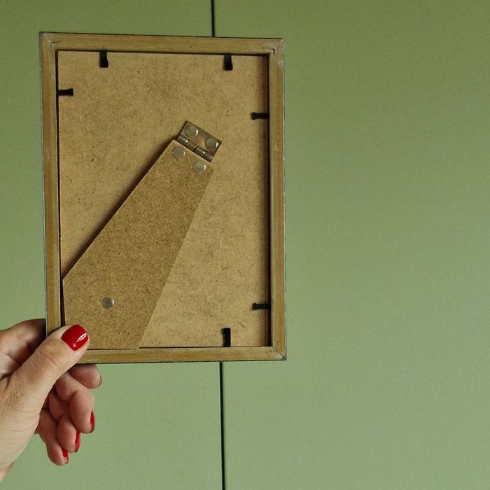 Drewniana stojąca ramka na zdjęcia 10 x 15 cm niebieska przecierana