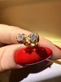 Золоті сережки - пусети в класичному кольорі з діамантами, 0,44 ct