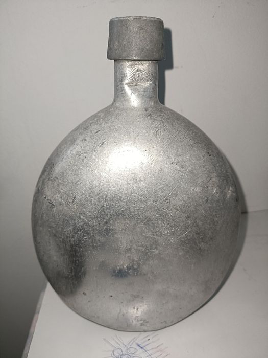 Cantil militar antigo