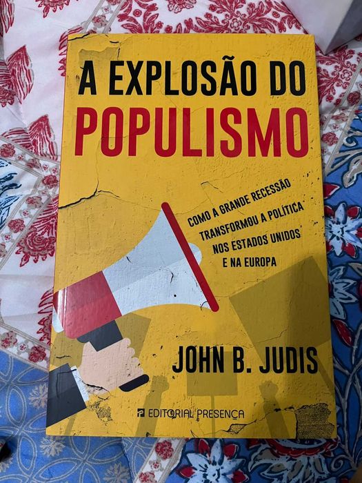 Livros diversos em bom estado