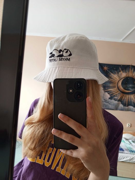 Biała letnia panama z pandą "maybe later"