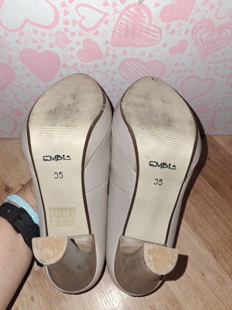 Wygodne buty na obcasie w rozmiarze 35