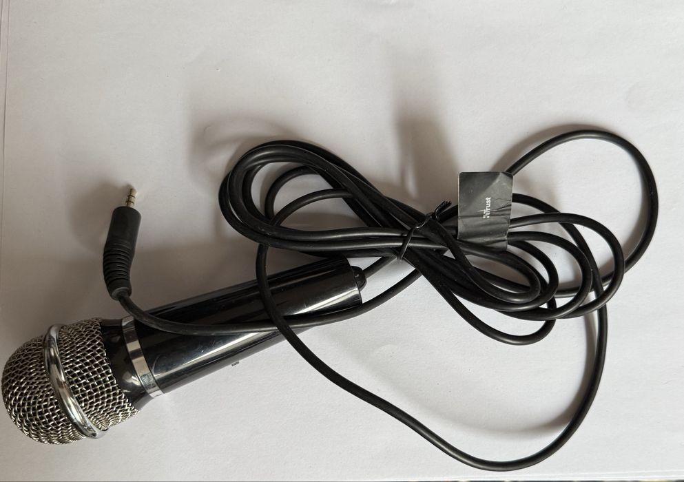 Mikrofon girmy Trust