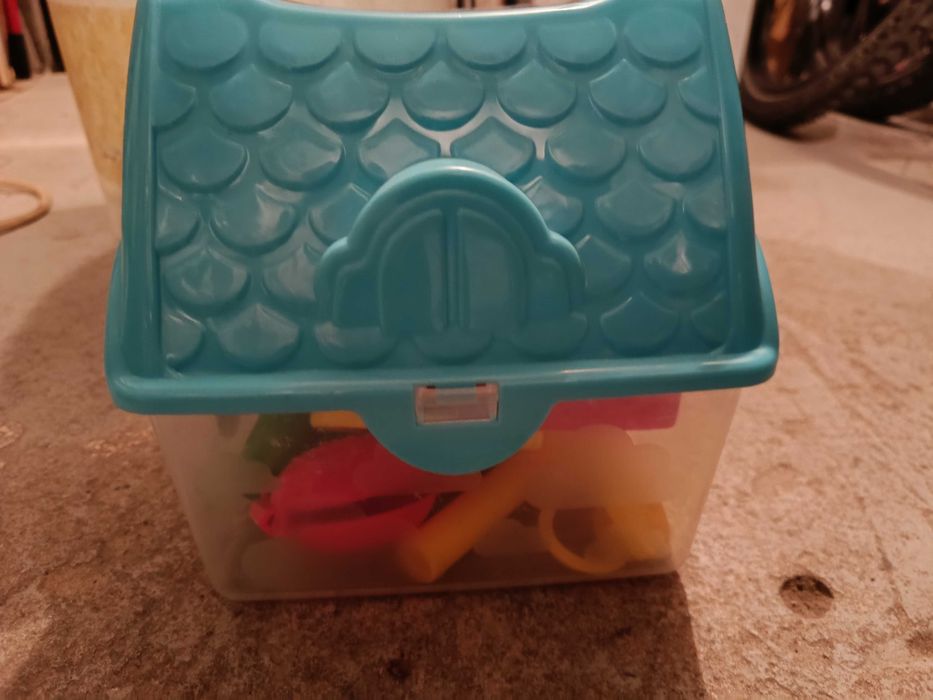 Domek z akcesoriami do ciastoliny