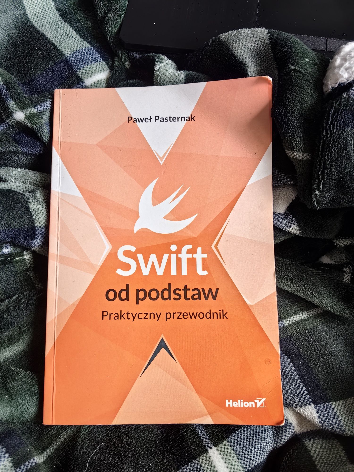 Książka Swift od podstaw Paweł Pasternak do nauki programowania Swifta