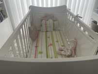 Cama bebé com colchão