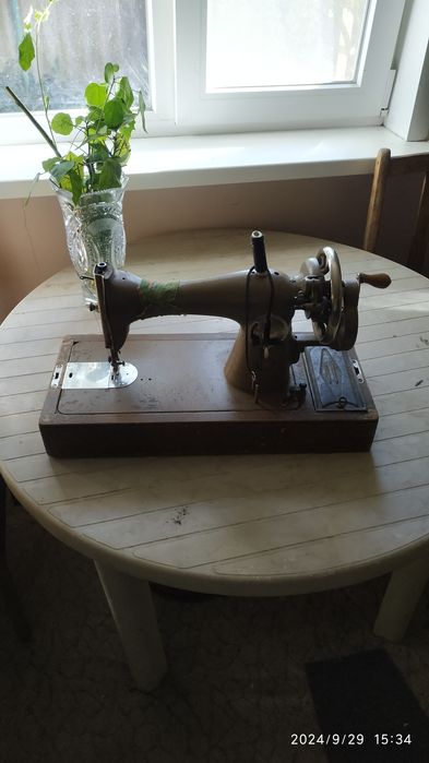 Продам две швейные машины