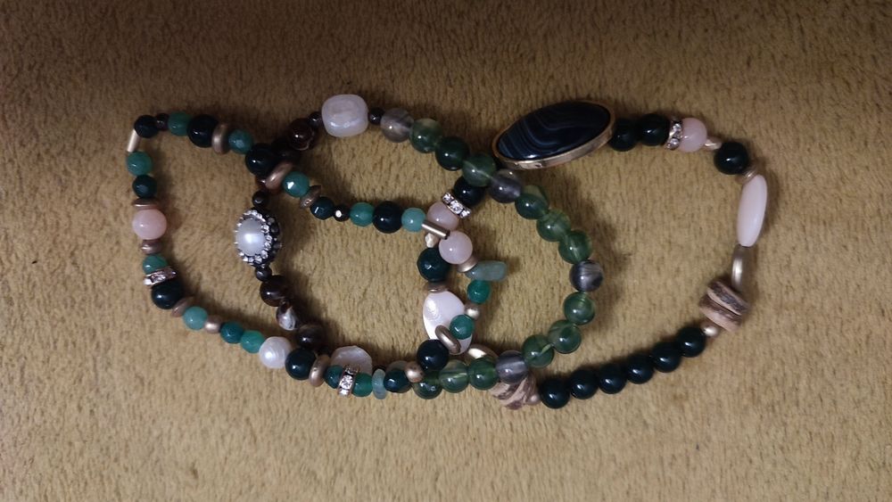 Komplet trzech bransoletek z koralików