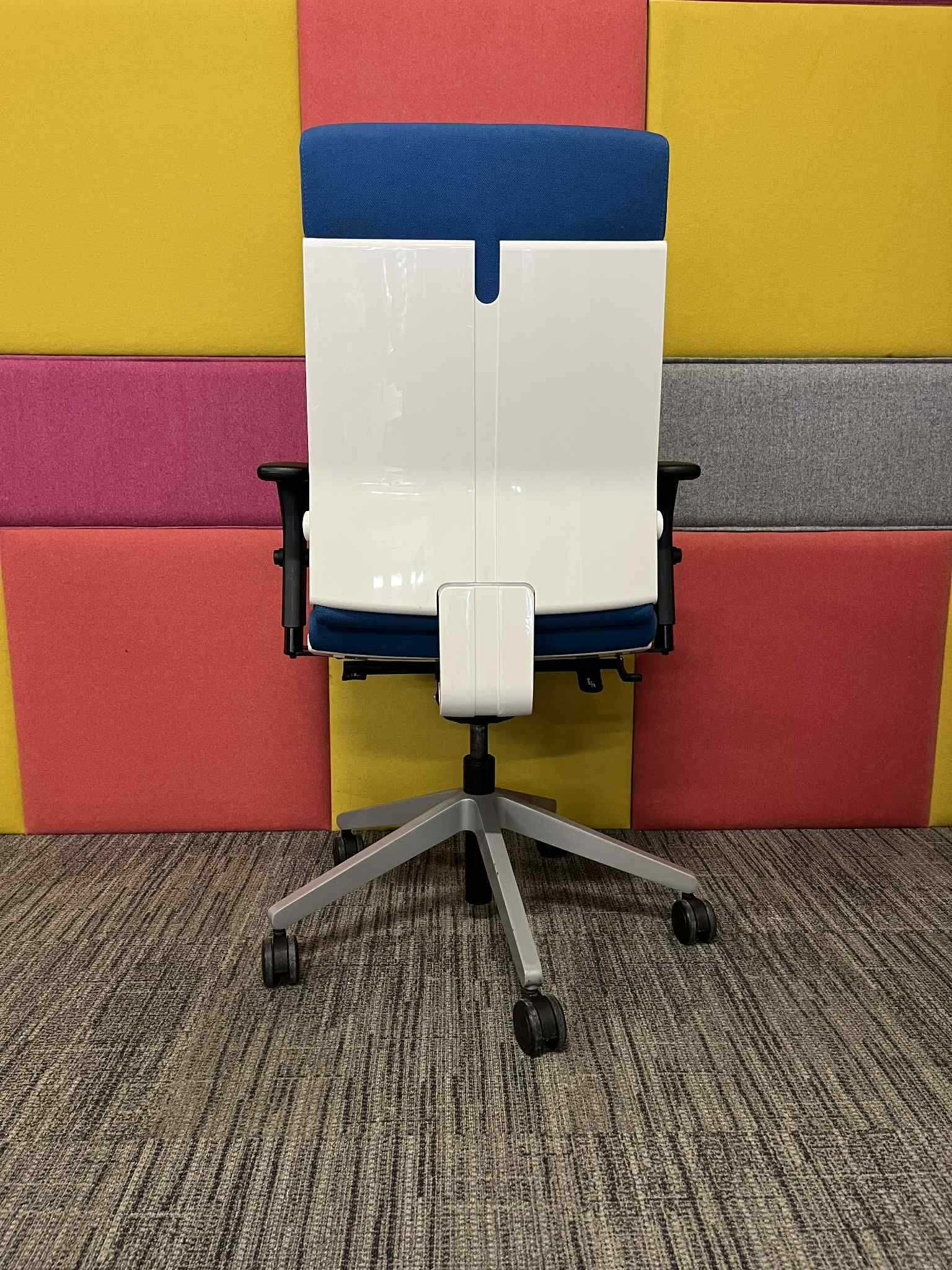 Fotel biurowy obrotowy ergonomiczny Nowy Styl Belite okazja!