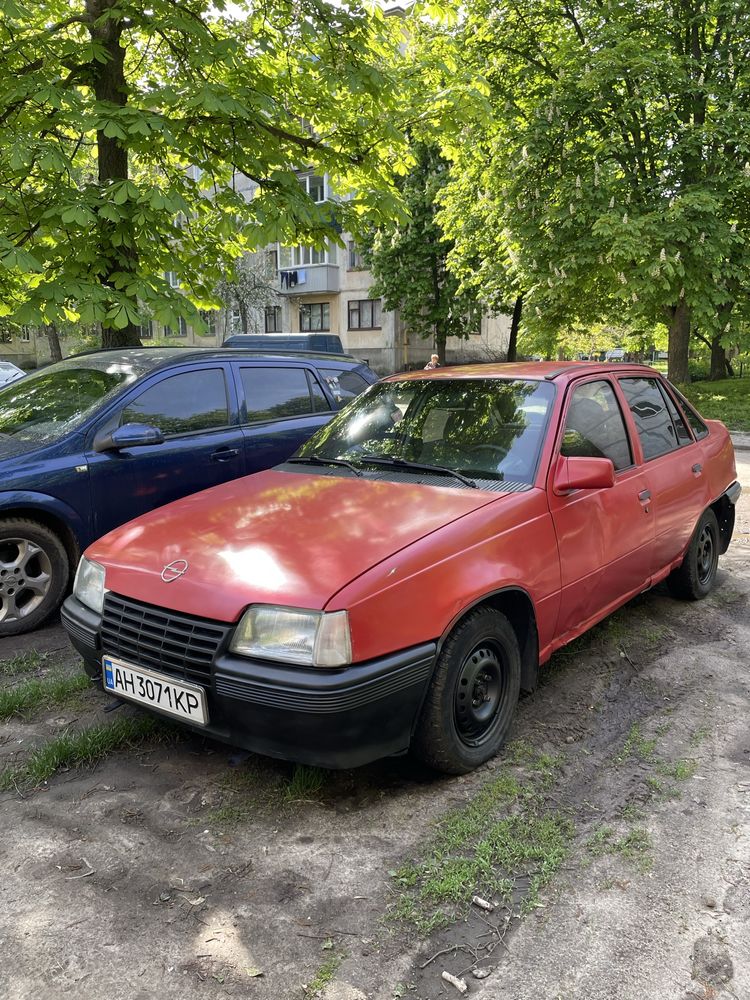 Opel Kadett 1986 Газ/Бензин 1.6