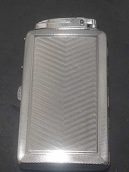 Isqueiro integrado em Cigarreira