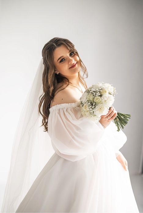 Весільна сукня.